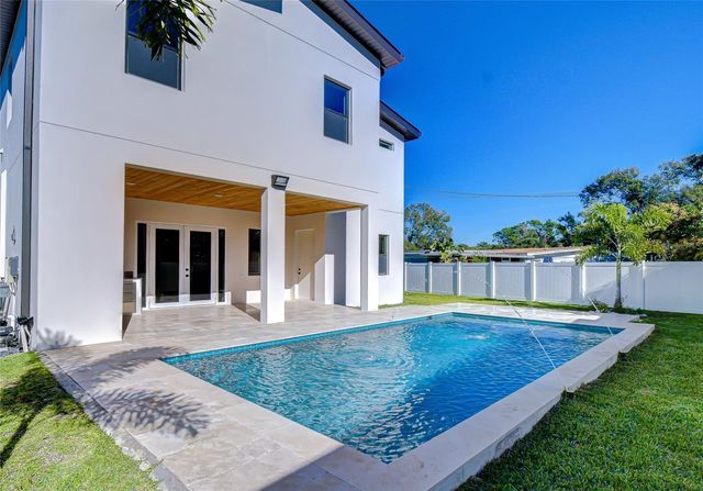 1808 W ERNA DRIVE, Tampa, FL 33603