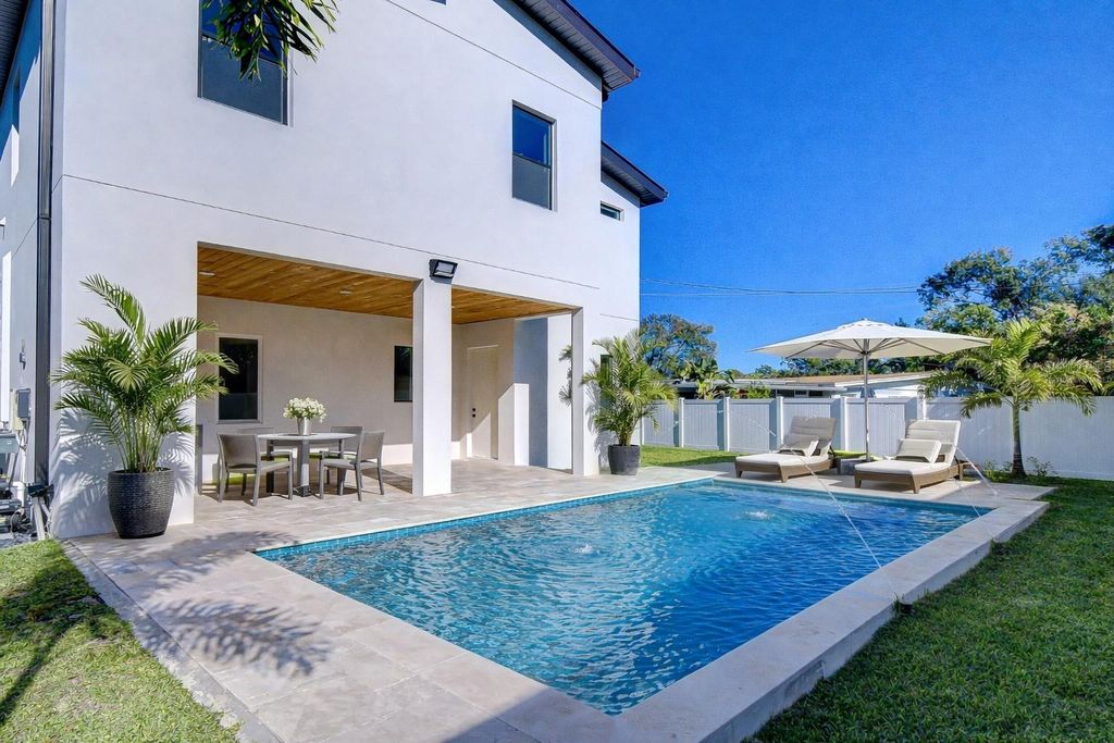 Image 3 of property listing at 1808 W ERNA DRIVE, Tampa, FL 33603