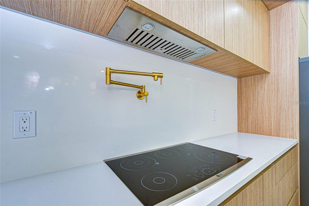 Image 24 of property listing at 1808 W ERNA DRIVE, Tampa, FL 33603