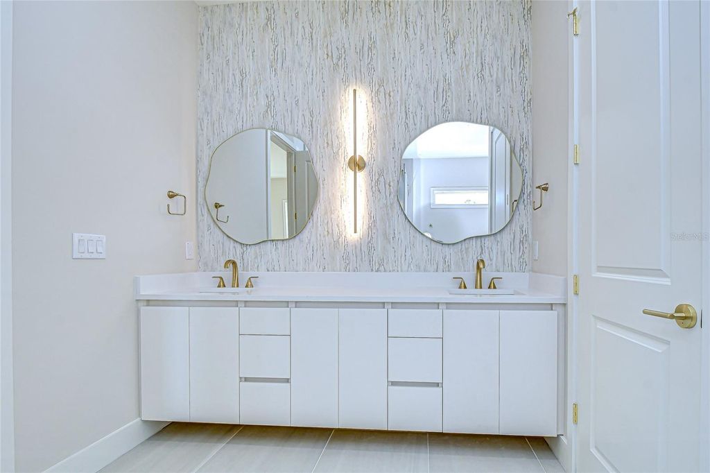 Image 43 of property listing at 1808 W ERNA DRIVE, Tampa, FL 33603