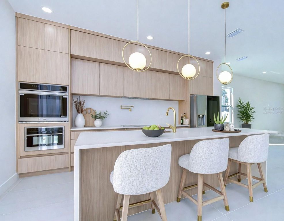 Image 6 of property listing at 1808 W ERNA DRIVE, Tampa, FL 33603