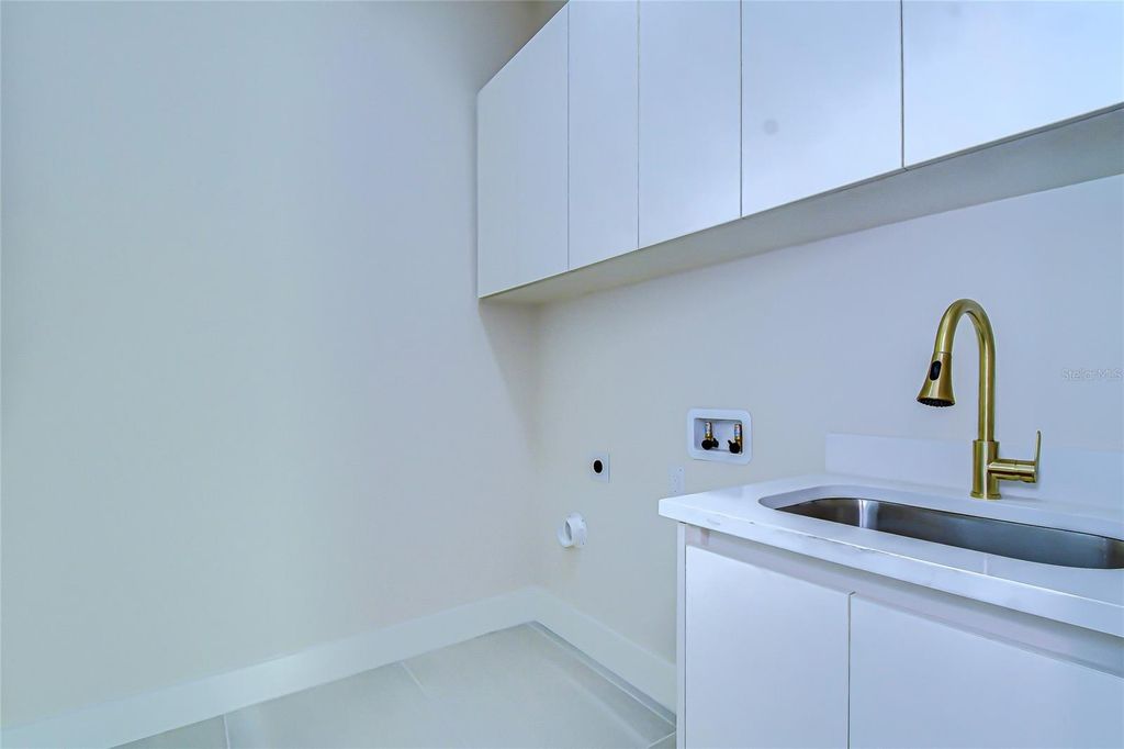 Image 62 of property listing at 1808 W ERNA DRIVE, Tampa, FL 33603