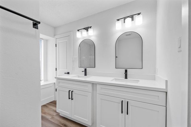 11915 Green Glade Drive, Houston, TX 77099