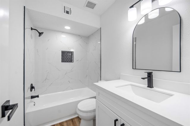 11915 Green Glade Drive, Houston, TX 77099