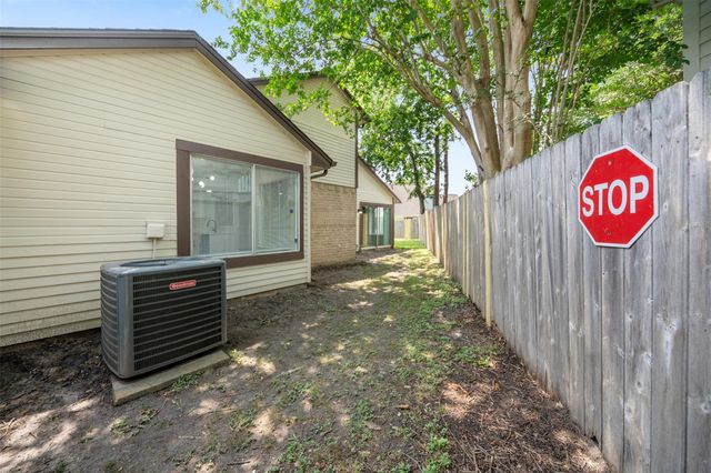 11915 Green Glade Drive, Houston, TX 77099