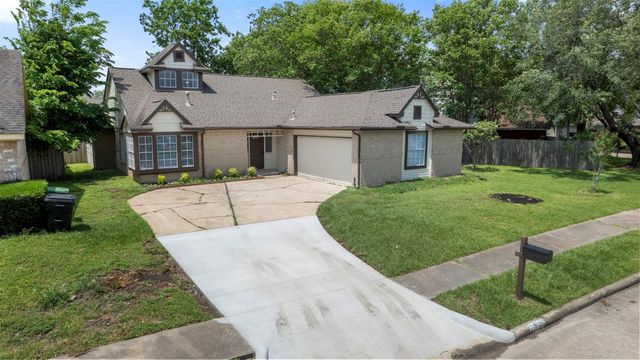 11915 Green Glade Drive, Houston, TX 77099