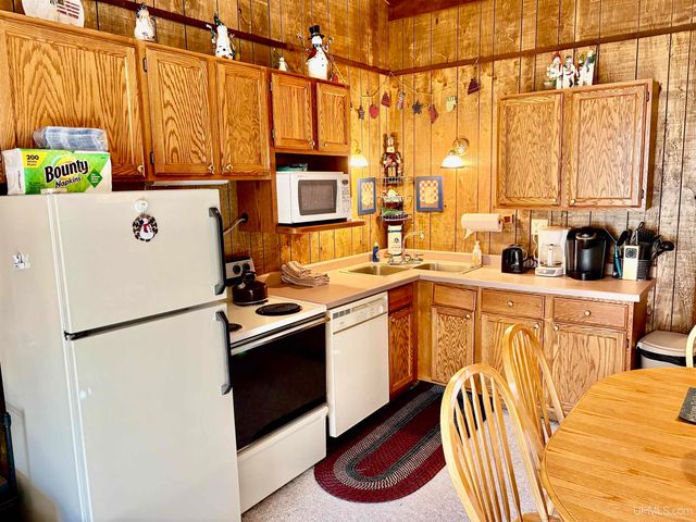 E6185 E Snow Strasse Lane 522-22, Ironwood, MI 49938