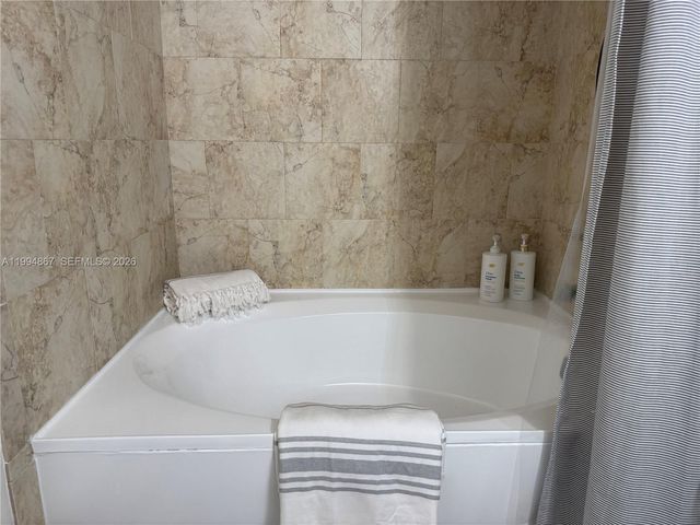 600 Parkview Dr 222, Hallandale Beach, FL 33009