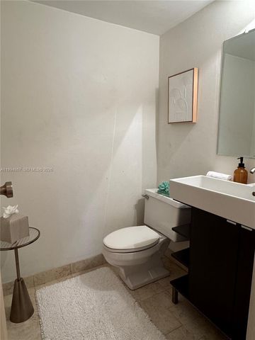 600 Parkview Dr 222, Hallandale Beach, FL 33009