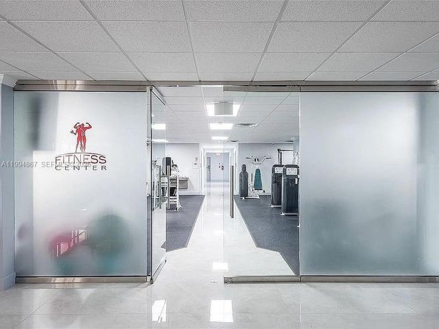 600 Parkview Dr 222, Hallandale Beach, FL 33009