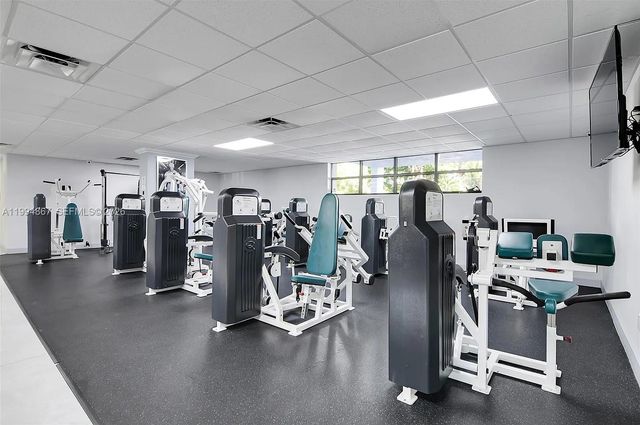 600 Parkview Dr 222, Hallandale Beach, FL 33009