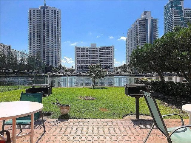 600 Parkview Dr 222, Hallandale Beach, FL 33009