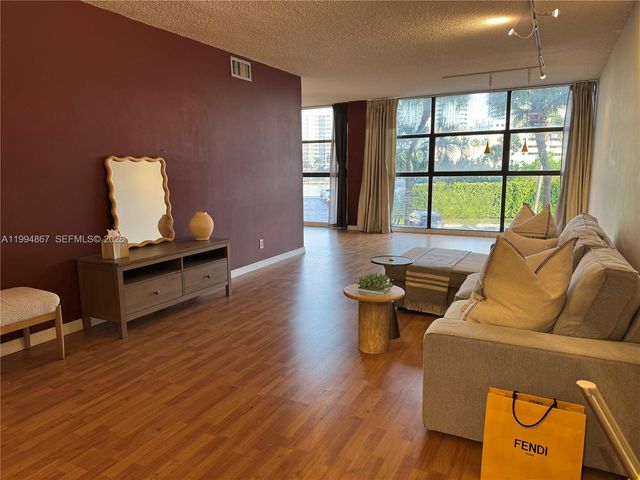 600 Parkview Dr 222, Hallandale Beach, FL 33009