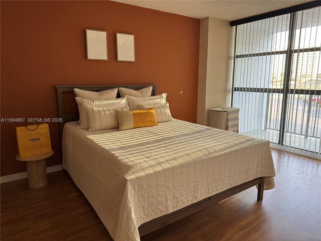 600 Parkview Dr 222, Hallandale Beach, FL 33009