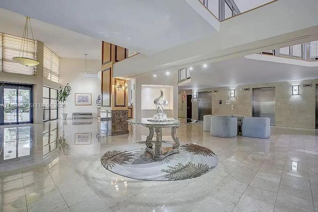 600 Parkview Dr 222, Hallandale Beach, FL 33009