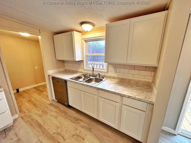 14736 McLane Pike, Liberty, WV 25124