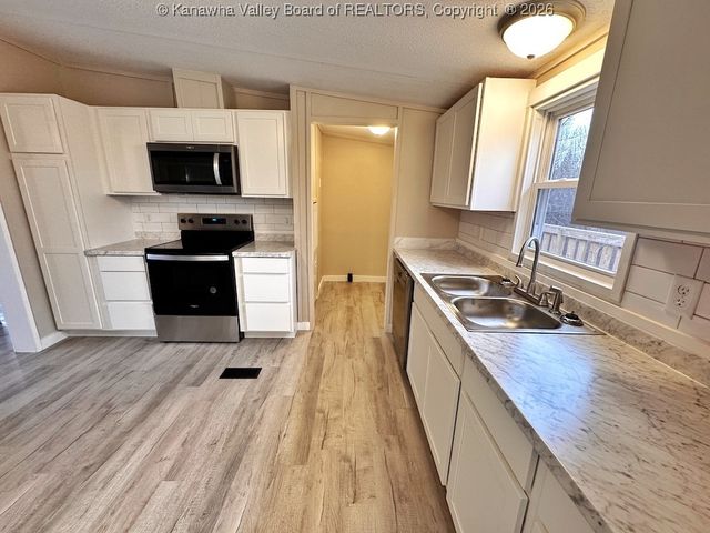 14736 McLane Pike, Liberty, WV 25124