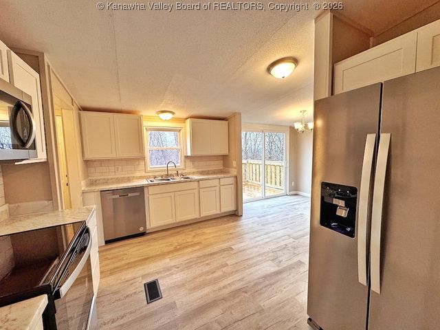 14736 McLane Pike, Liberty, WV 25124