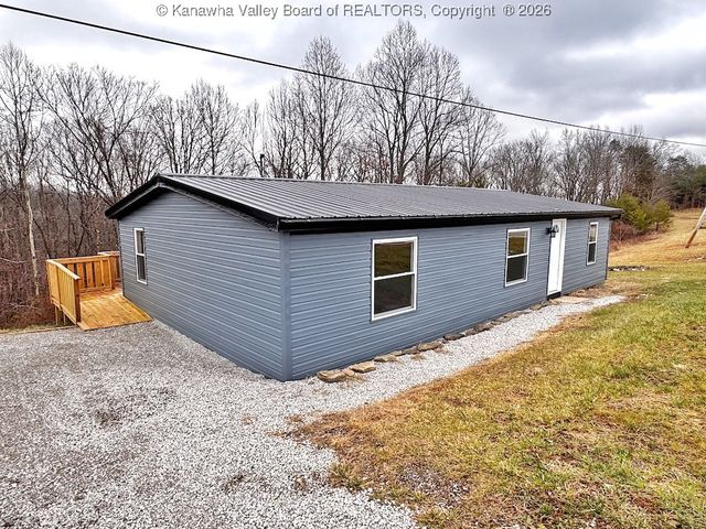14736 McLane Pike, Liberty, WV 25124