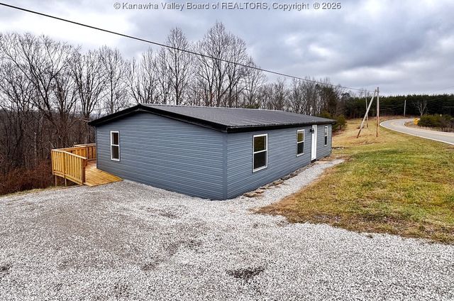 14736 McLane Pike, Liberty, WV 25124