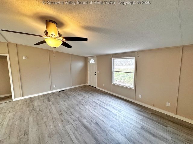 14736 McLane Pike, Liberty, WV 25124