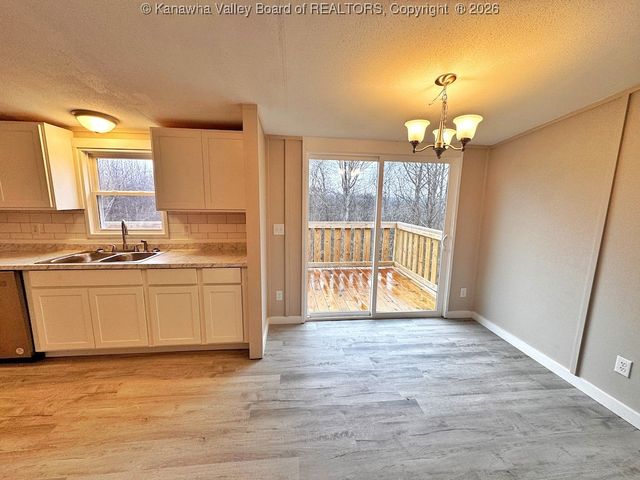 14736 McLane Pike, Liberty, WV 25124