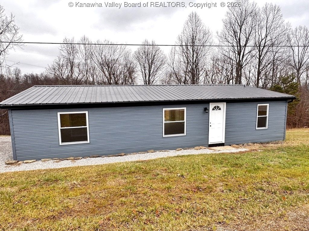 14736 McLane Pike, Liberty, WV 25124
