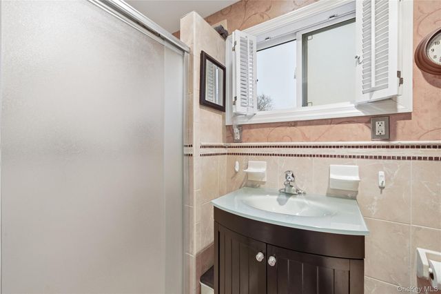 18 Gaylore Drive W, Amityville, NY 11701