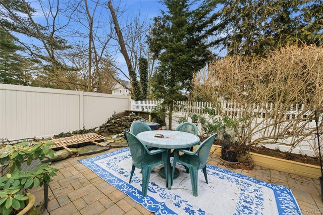 18 Gaylore Drive W, Amityville, NY 11701