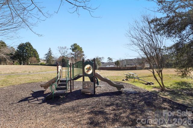 7526 Sedgebrook Drive E, Stanley, NC 28164