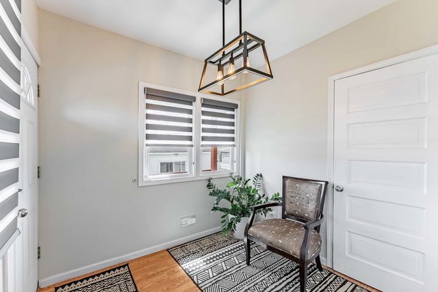 5615 W Henderson Street, Chicago, IL 60634