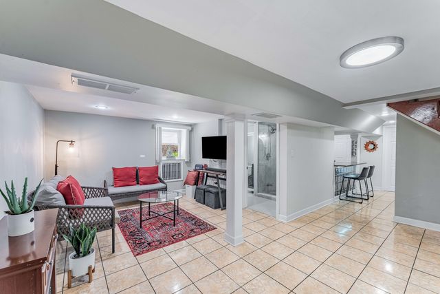 5615 W Henderson Street, Chicago, IL 60634