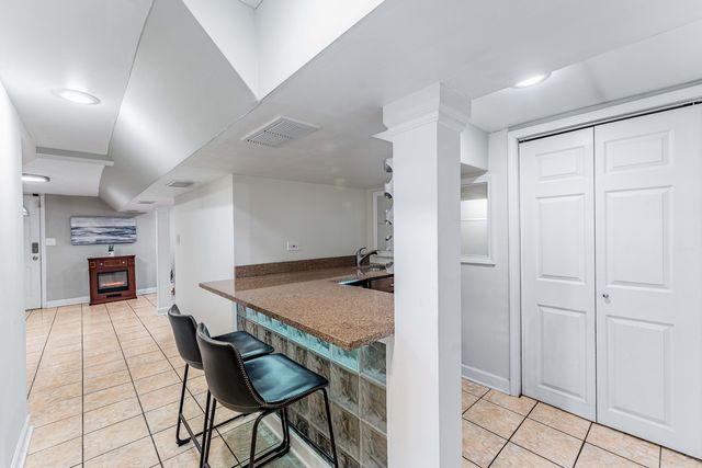 5615 W Henderson Street, Chicago, IL 60634