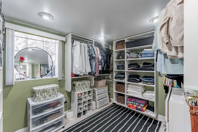 5615 W Henderson Street, Chicago, IL 60634