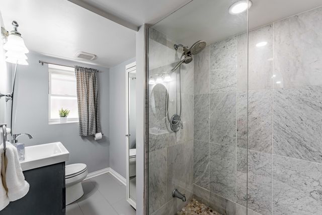 5615 W Henderson Street, Chicago, IL 60634