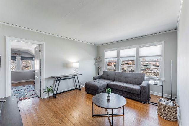 5615 W Henderson Street, Chicago, IL 60634