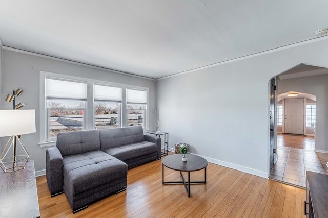 5615 W Henderson Street, Chicago, IL 60634