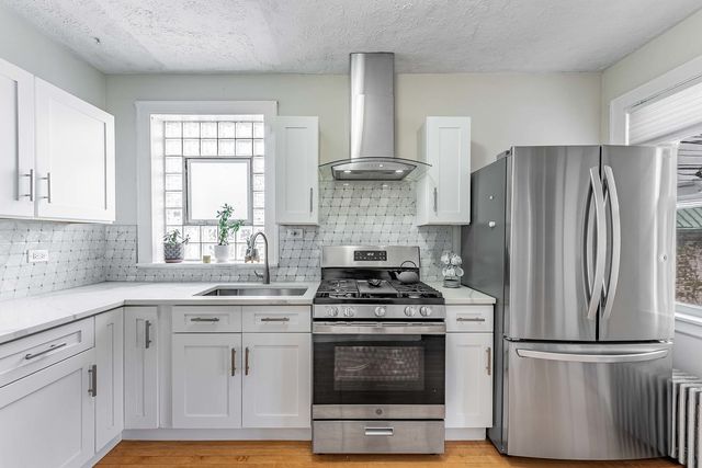5615 W Henderson Street, Chicago, IL 60634