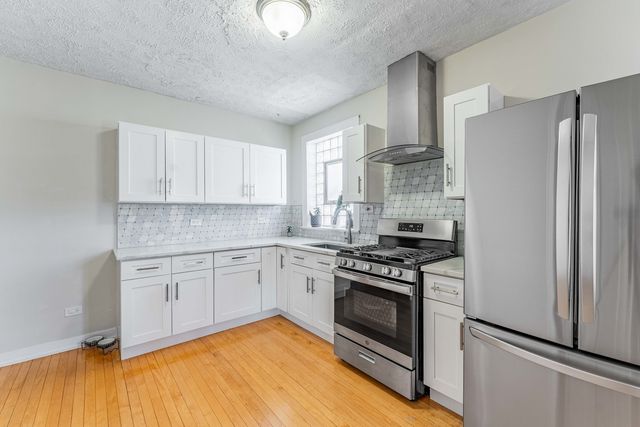 5615 W Henderson Street, Chicago, IL 60634