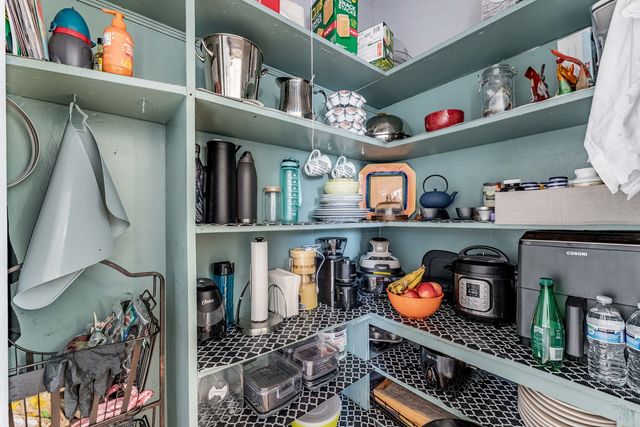 5615 W Henderson Street, Chicago, IL 60634