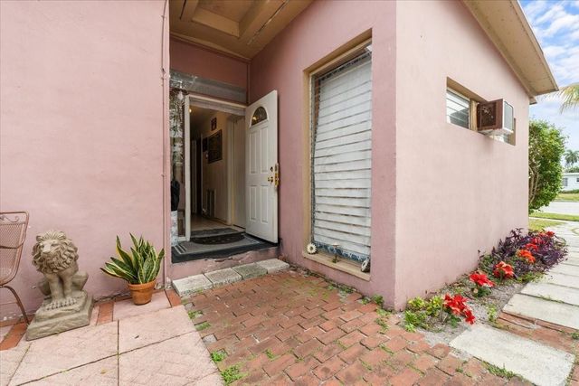 5805 NW 18th Court, Margate, FL 33063