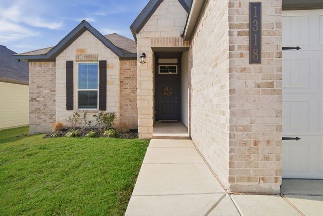 1318 Kingsgate Drive, Bryan, TX 77807