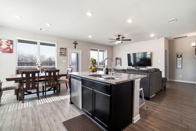 1318 Kingsgate Drive, Bryan, TX 77807