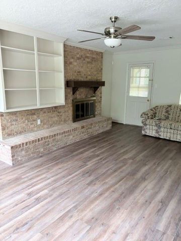 3737 Summer Lane, Huntsville, TX 77340