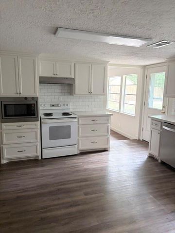 3737 Summer Lane, Huntsville, TX 77340
