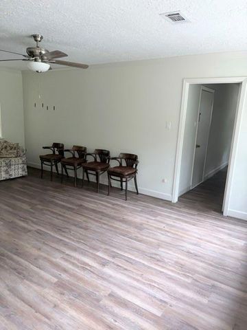3737 Summer Lane, Huntsville, TX 77340