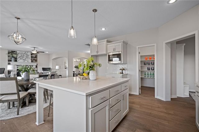 19422 W 114th Terrace, Olathe, KS 66061