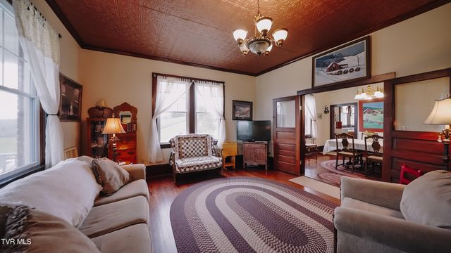 374 Sycamore Shoals Drive, Elizabethton, TN 37643