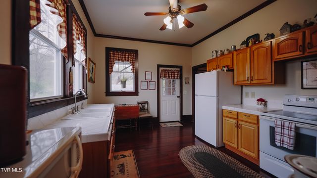 374 Sycamore Shoals Drive, Elizabethton, TN 37643