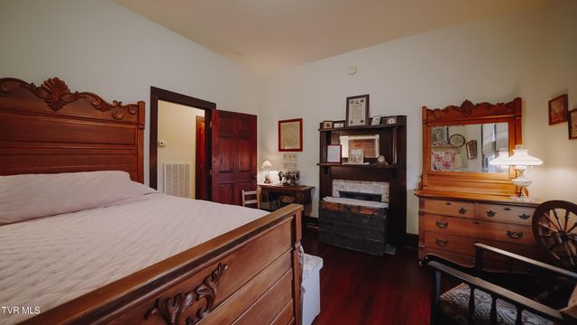 374 Sycamore Shoals Drive, Elizabethton, TN 37643